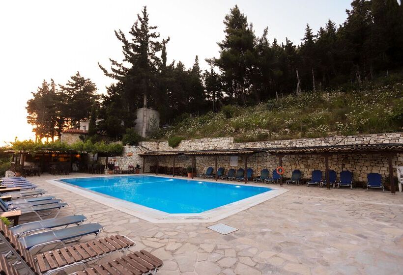 Bastas Hotel & Studios