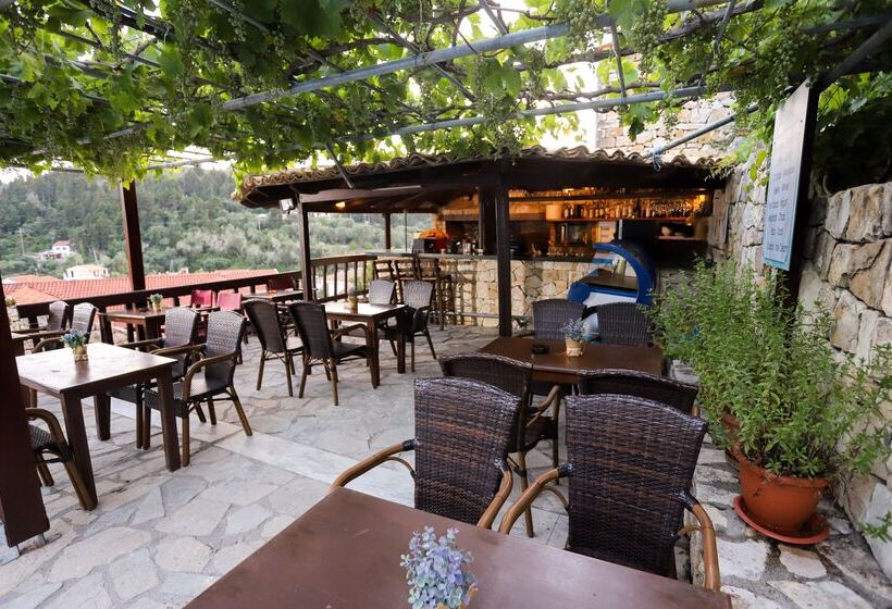 Bastas Hotel & Studios