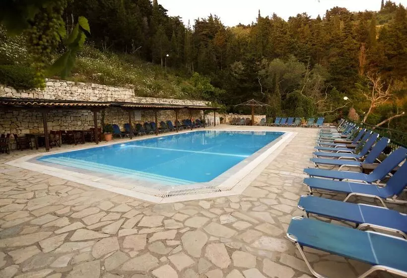 Bastas Hotel & Studios