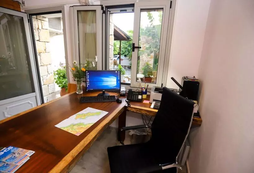 Bastas Hotel & Studios