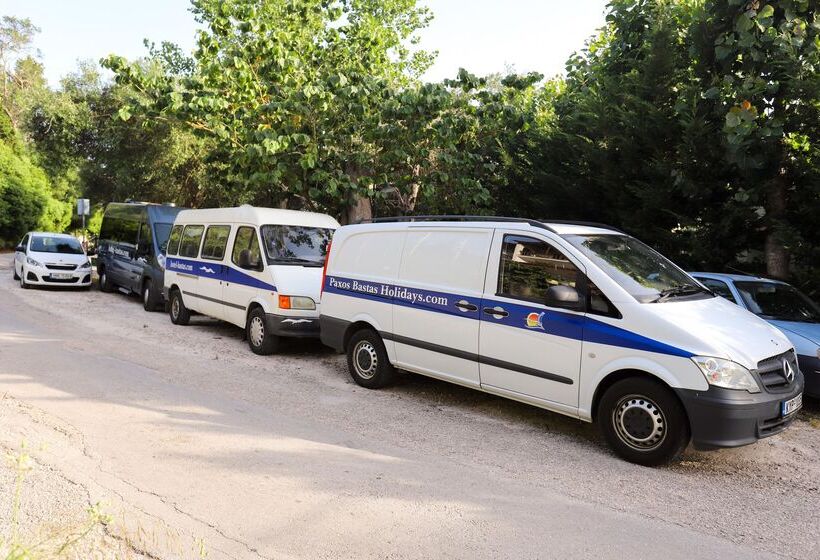 Bastas Hotel & Studios