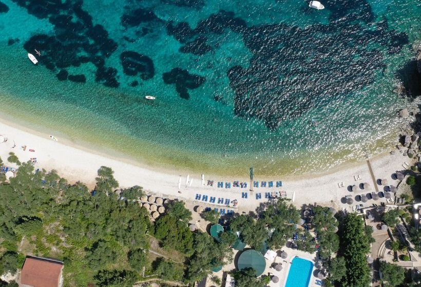 Bastas Hotel & Studios