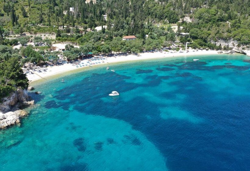 Bastas Hotel & Studios