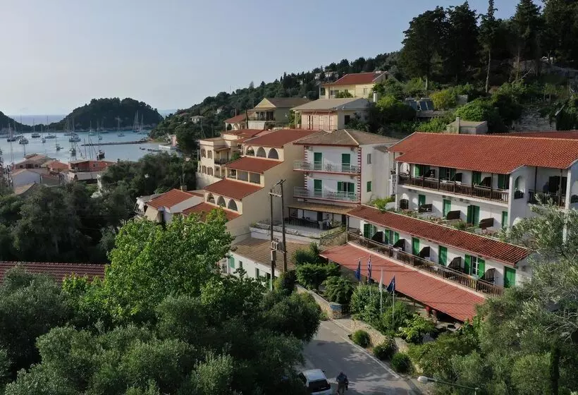 Bastas Hotel & Studios