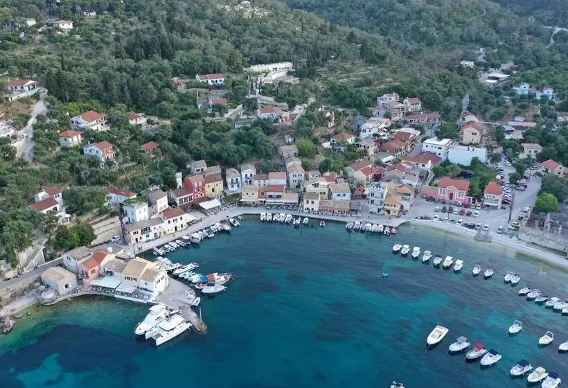 Bastas Hotel & Studios