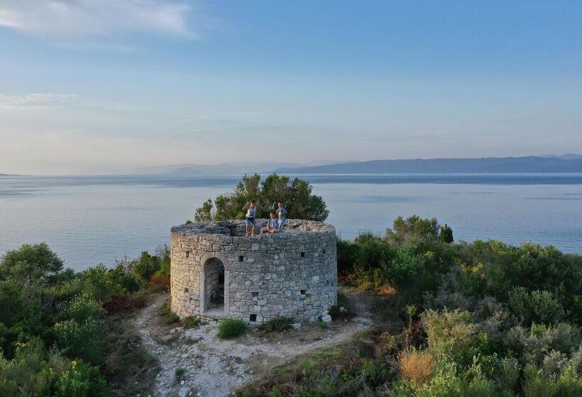 Bastas Hotel & Studios