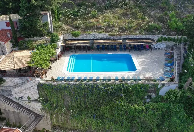 Bastas Hotel & Studios