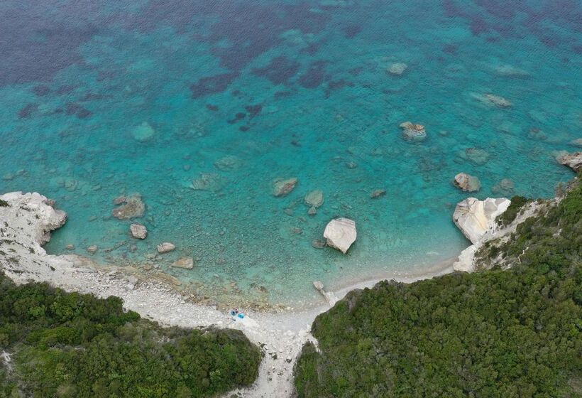 Bastas Hotel & Studios