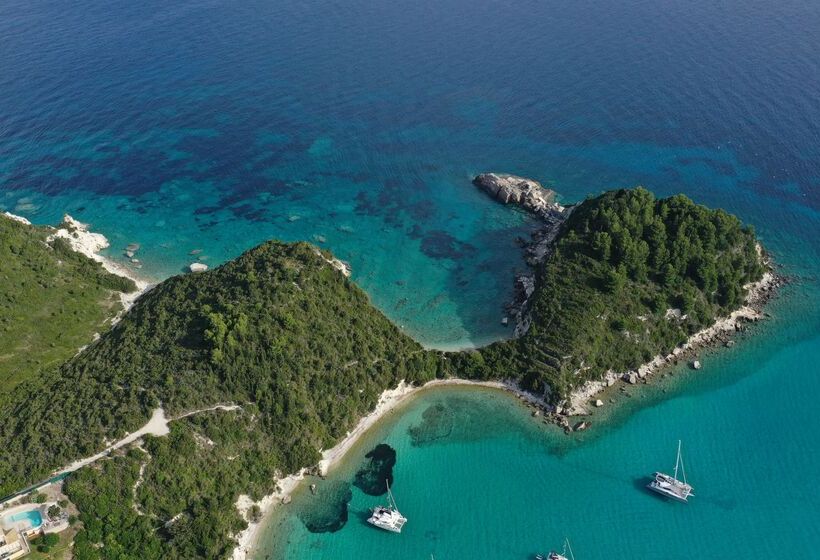 Bastas Hotel & Studios