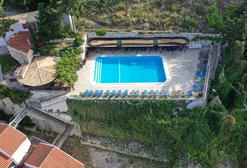 Bastas Hotel & Studios