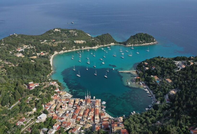 Bastas Hotel & Studios