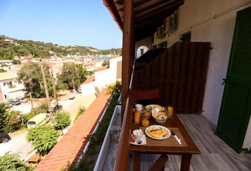 Bastas Hotel & Studios