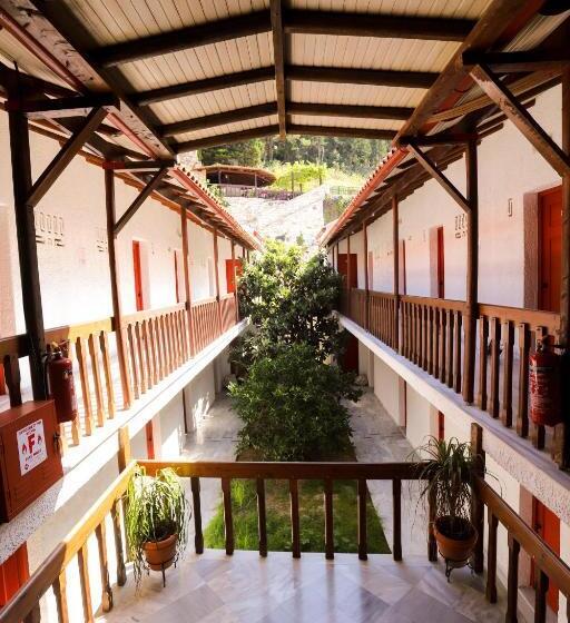 Bastas Hotel & Studios