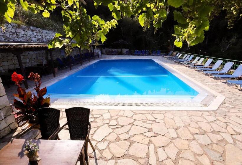 Bastas Hotel & Studios