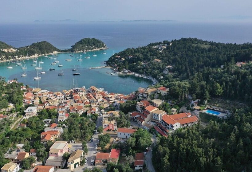 Bastas Hotel & Studios