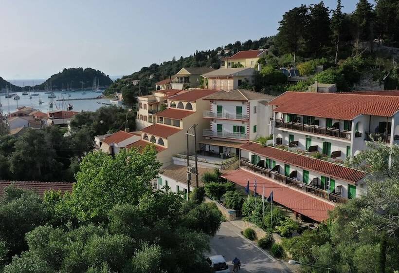 Bastas Hotel & Studios