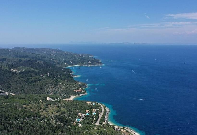 Bastas Hotel & Studios