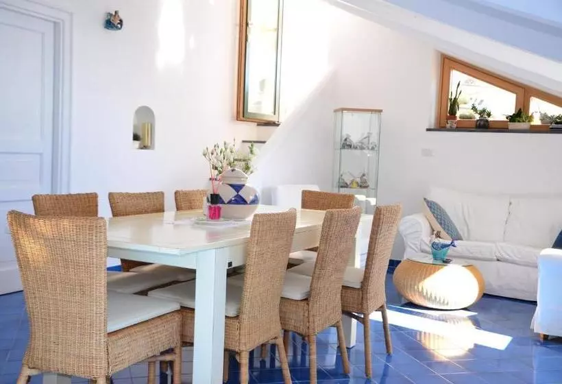 Aamiaismajoitus (B&B) La Soffitta Sul Mare