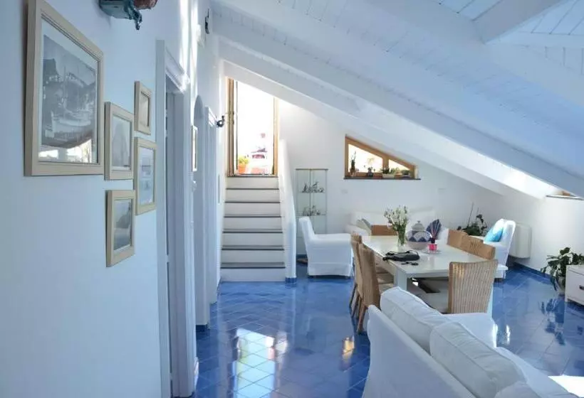 Aamiaismajoitus (B&B) La Soffitta Sul Mare