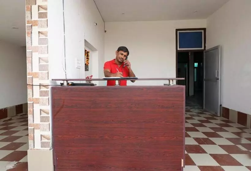 ホテル 4 U By Oyo Rooms