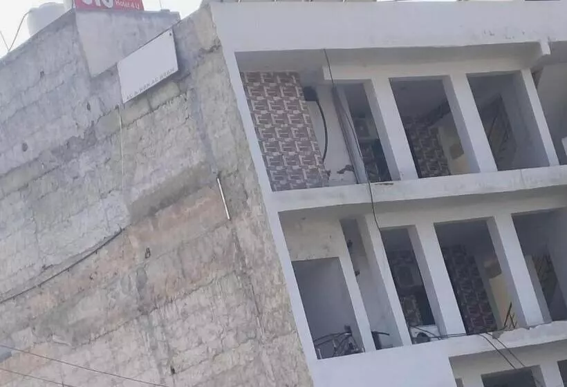 ホテル 4 U By Oyo Rooms