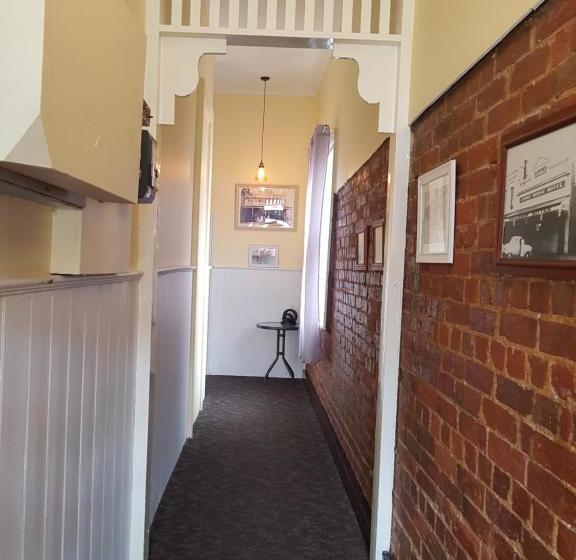 בית מלון כפרי Courthouse