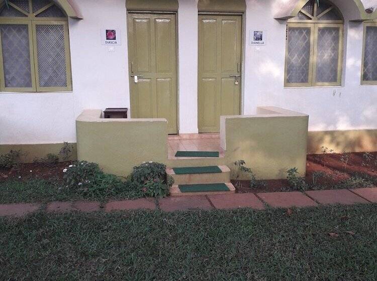 בית מלון כפרי Dhuni Resorts Goa