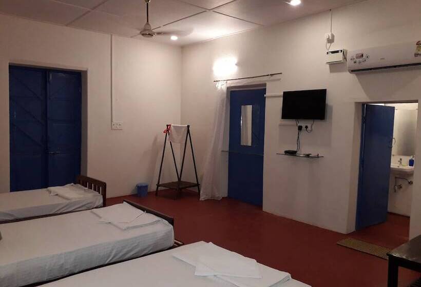 בית מלון כפרי Dhuni Resorts Goa