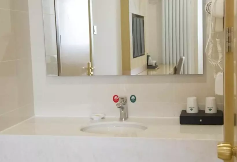 هتل Greentree Inn Jinan Yaoqiang Airport Airport Road Business