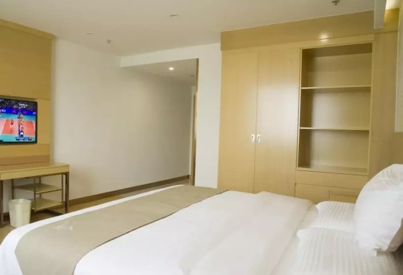 هتل Greentree Inn Jinan Yaoqiang Airport Airport Road Business