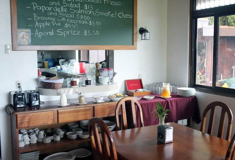 Отель Ceiba Tree Lodge