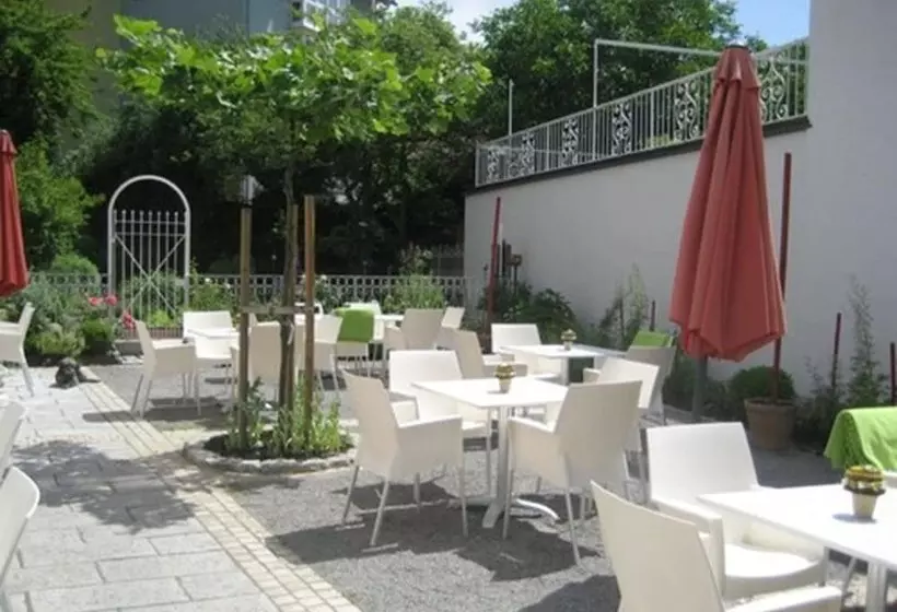 Hotelli Gasthof Goldener Adler