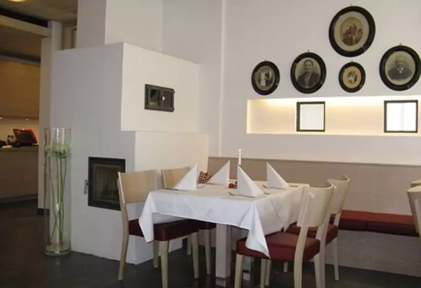 Hotelli Gasthof Goldener Adler