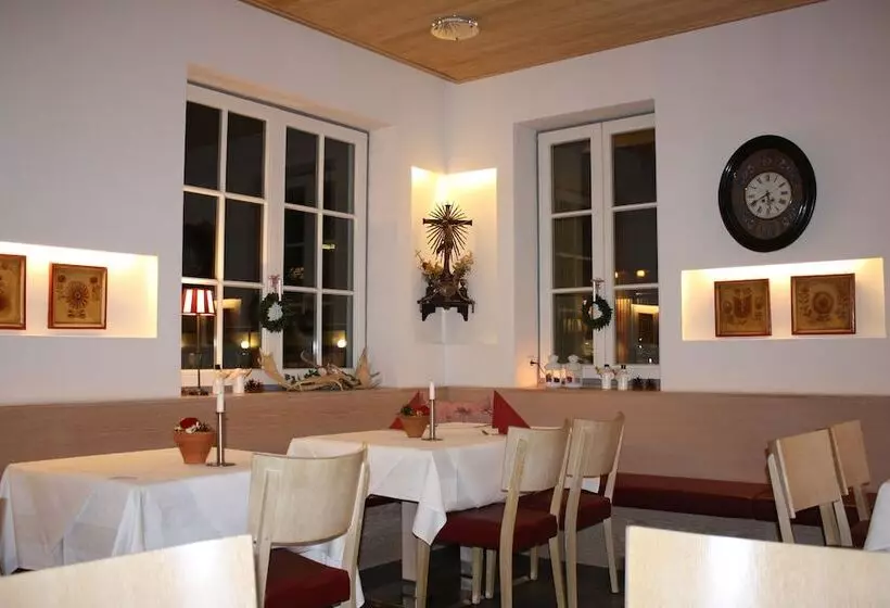 Hotelli Gasthof Goldener Adler