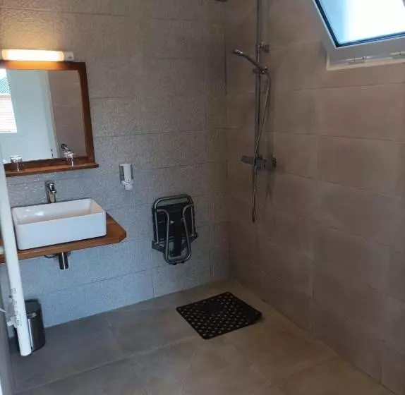 هتل Hôtel L Ecrin