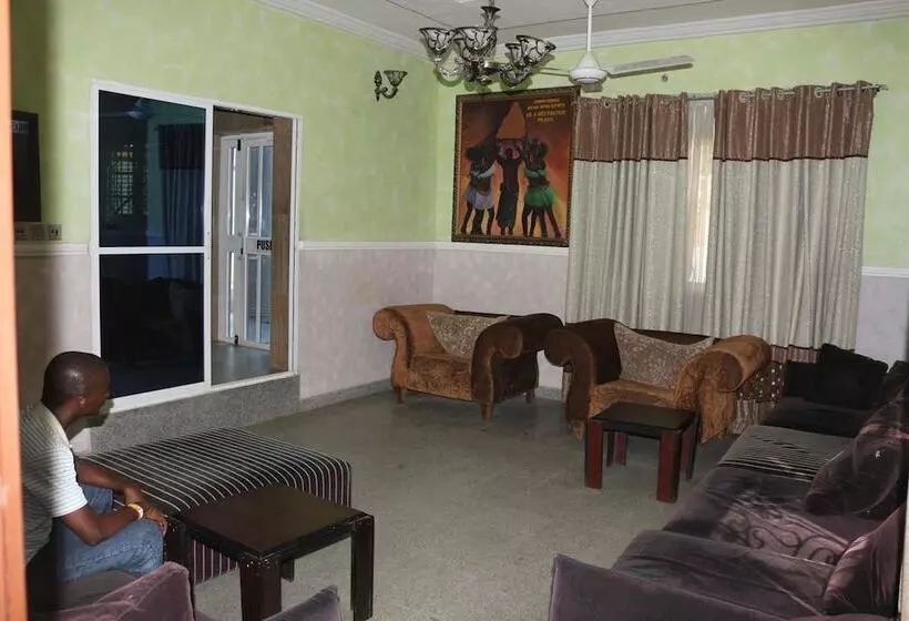 Lifeline Hotel And Suites