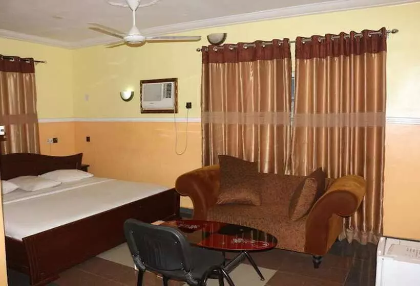 Lifeline Hotel And Suites