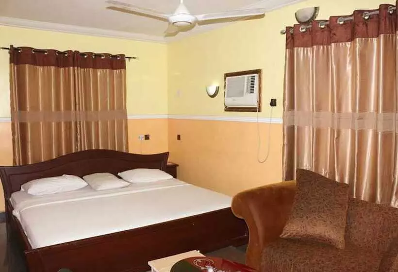 Lifeline Hotel And Suites