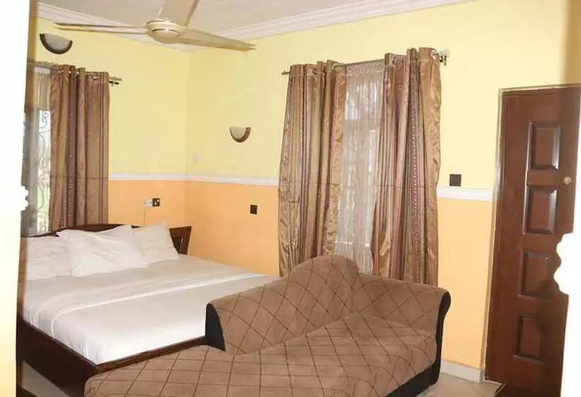 Lifeline Hotel And Suites