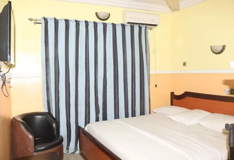 Lifeline Hotel And Suites