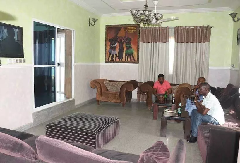 Lifeline Hotel And Suites