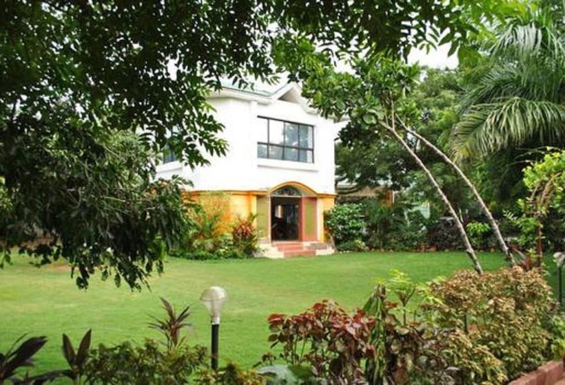 فندق Park Inn Beach Resort