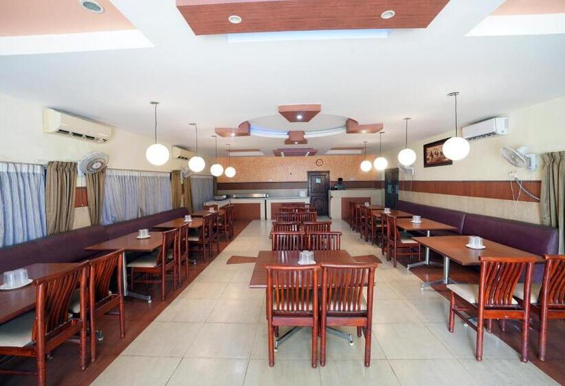 فندق Park Inn Beach Resort