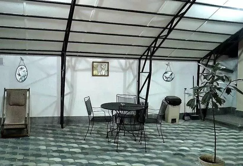 هتل Villa Courtyard