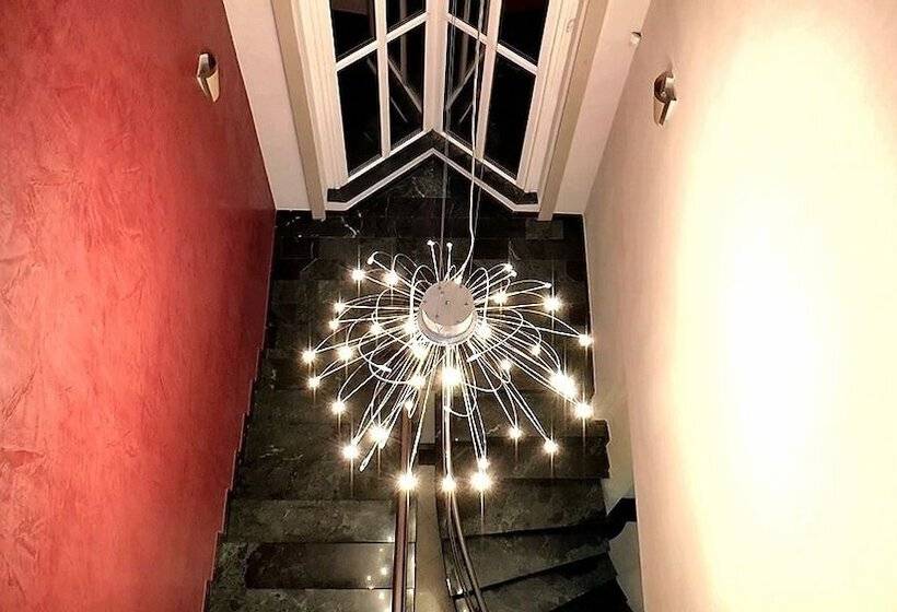 هتل Villa Courtyard