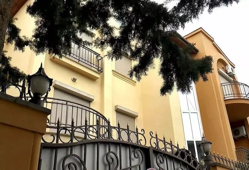 هتل Villa Courtyard