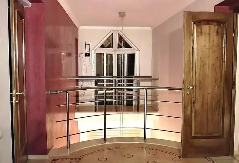 هتل Villa Courtyard