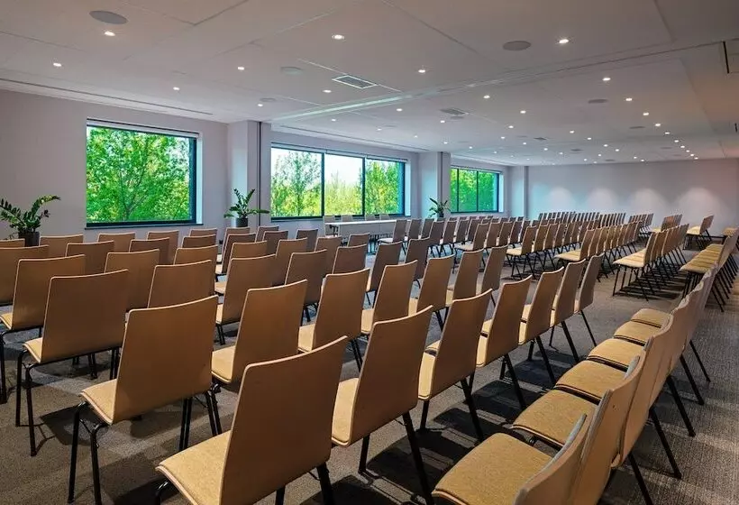 هتل Four Points By Sheraton Warsaw Mokotow