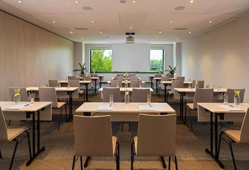 هتل Four Points By Sheraton Warsaw Mokotow