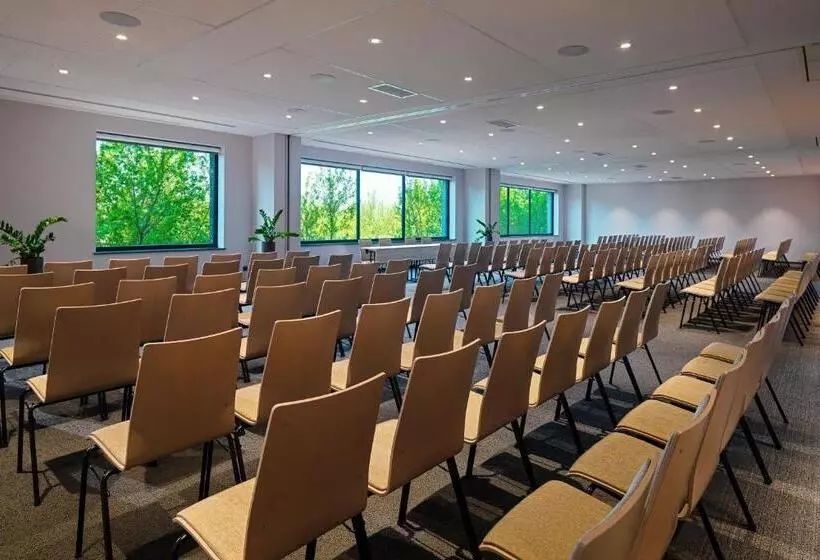 هتل Four Points By Sheraton Warsaw Mokotow